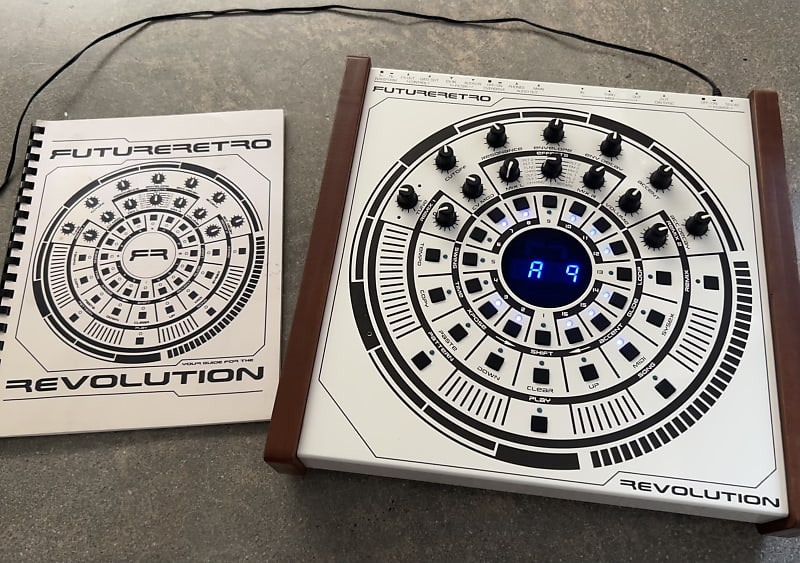 FUTURE RETRO Revolution TB303