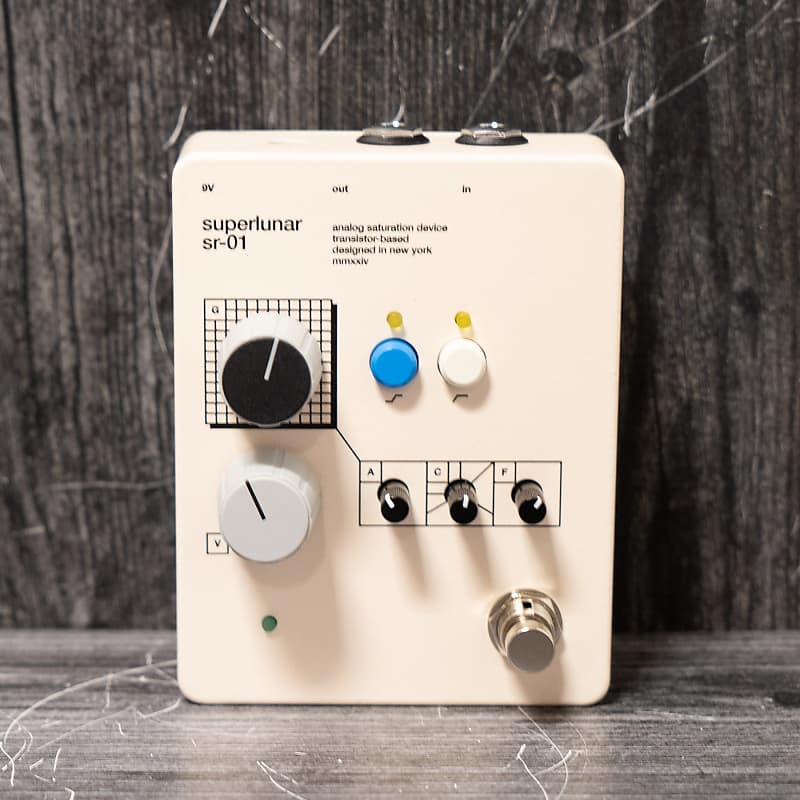 SR-01 — Analog Saturation Device – Superlunar