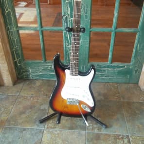 Austin AU 731 Electric Stratocaster Style Guitar with Tremolo in Tobacco Burst image 2