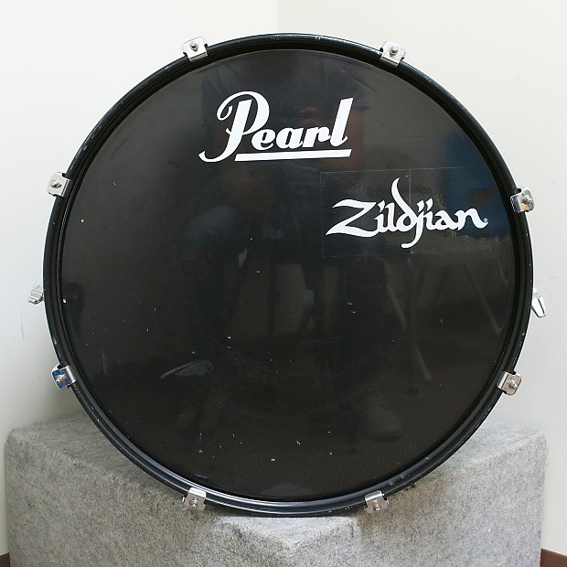 Pearl Forum Series 18 x 22 Kick Drum Black