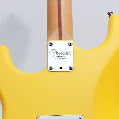 FENDER USA Standard Stratocaster LTD "Graffiti Yellow + Maple" "South Dakota Lottery 115#" (2001) image 15