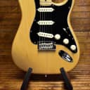 Fender American Professional Stratocaster with Maple Fretboard 2017 Natural