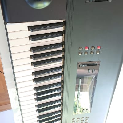 Korg M1 61-Key Synth Workstation + Akira MPC-11 Card