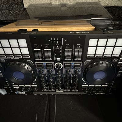 Reloop Mixon 8 Pro 4-Channel DJ Controller 2022 - Present - Black image 7