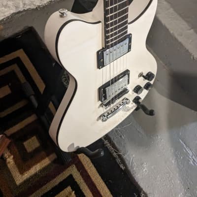 Washburn WI26 Joe Trohman signature - White image 4