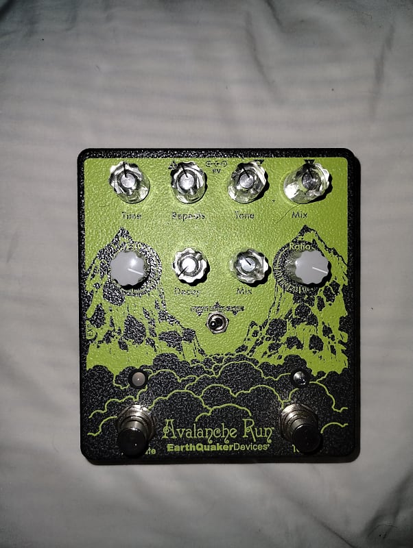 EarthQuaker Devices Avalanche Run Stereo Reverb & Delay with Tap Tempo V2