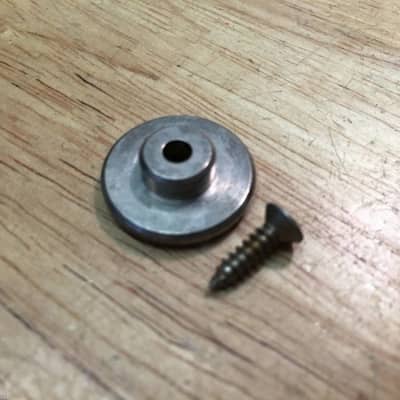 Real Life Relics Fender® Replacement Aged Vintage Bass Round String Guide Retainer    [Y4] image 2