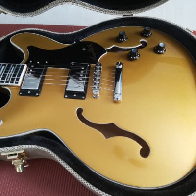 Hagstrom Viking VIK-GJY Signature Goldtop WITH C55 Hardcase for sale