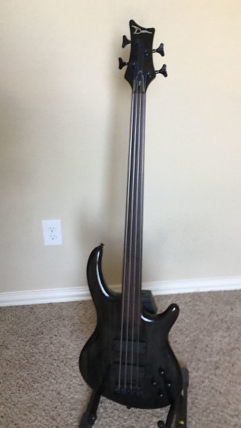 Dean edge fretless outlet bass