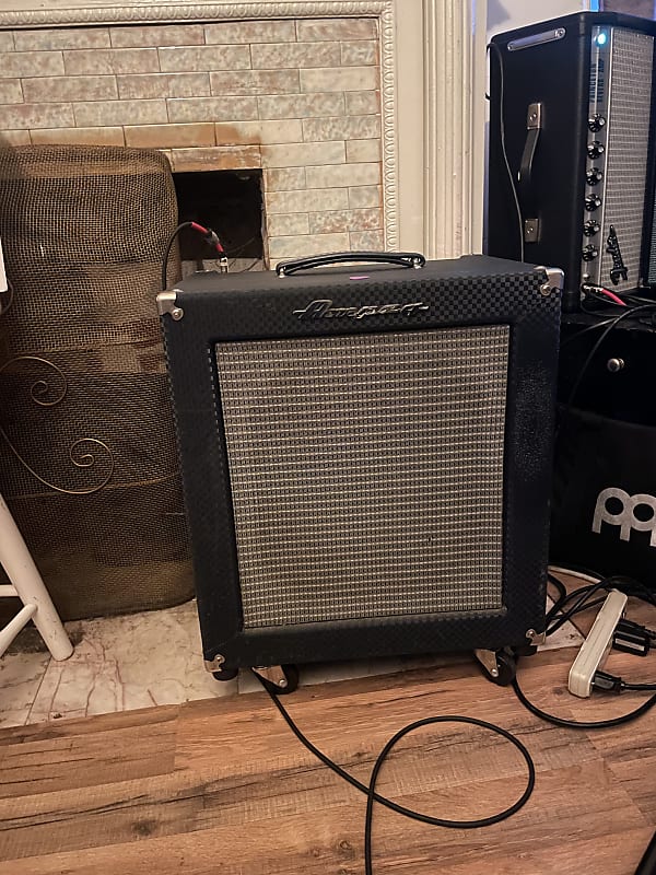 Ampeg Rocket Bass Model B-100R 100-Watt 1x15