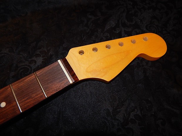Jumbo frets on strat on sale
