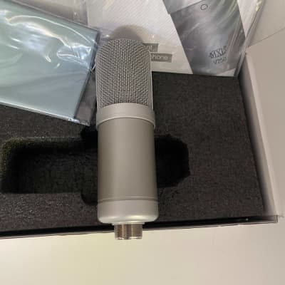 MXL V250 Condenser Microphone image 3