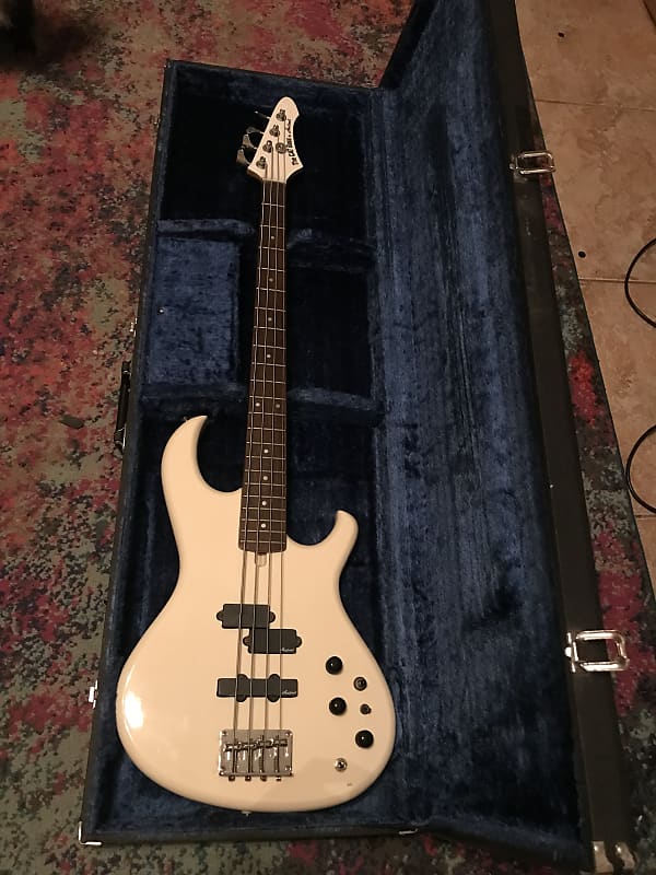 Vintage Aria Pro ii The Cat 1980’s White Bass Guitar w/ hard Reverb