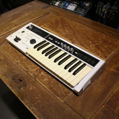 Korg Micro X 2000s - White