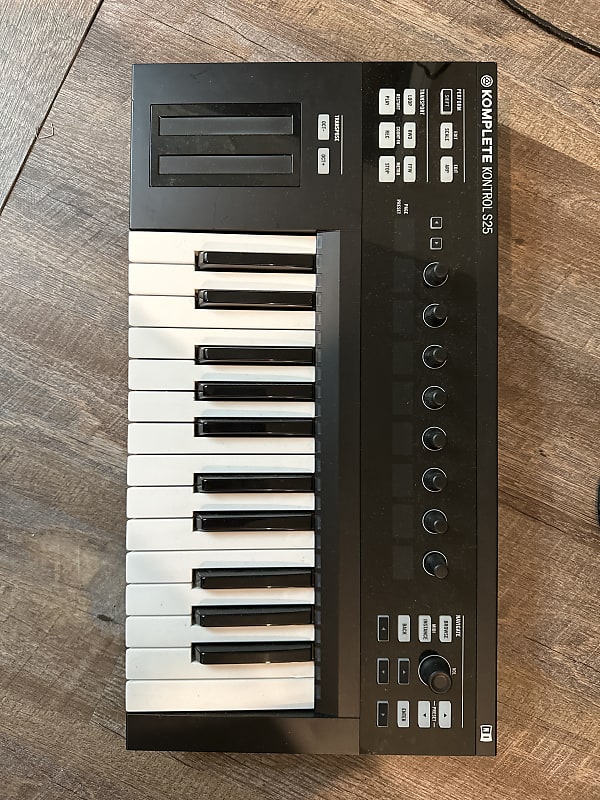 Komplete s25 online