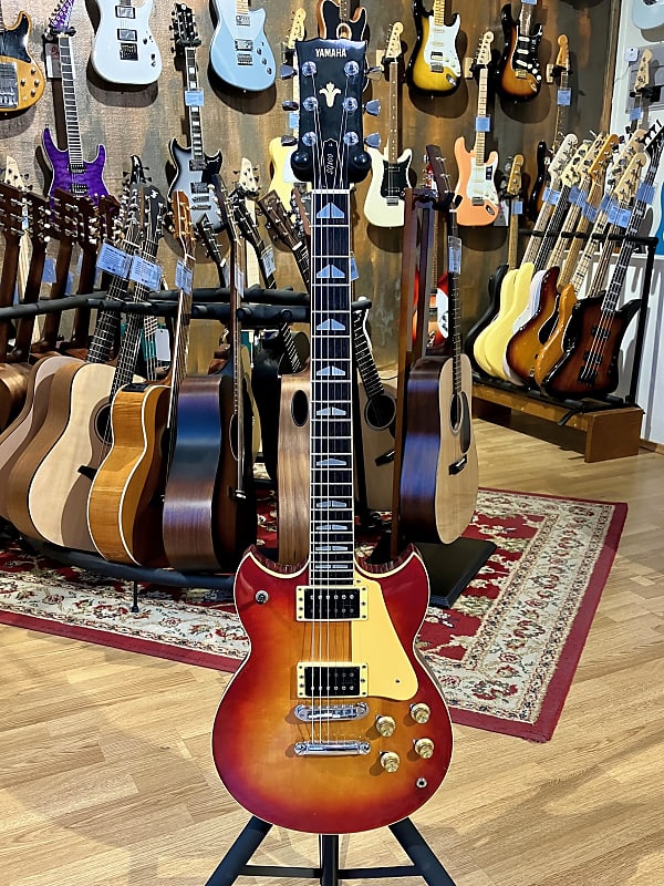 Yamaha SG800 1980 - Cherry Sunburst