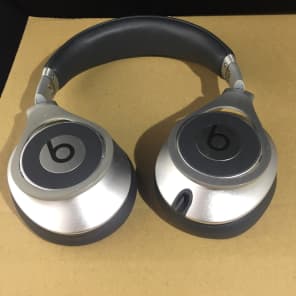 BEATS by Dr Dre Executive Black And Silver image 2