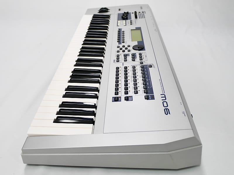 YAMAHA MO6