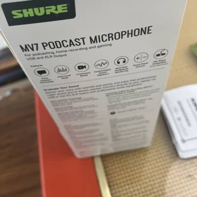 Shure MV7 Dynamic USB Podcast Microphone 2020 - Present - Black image 6
