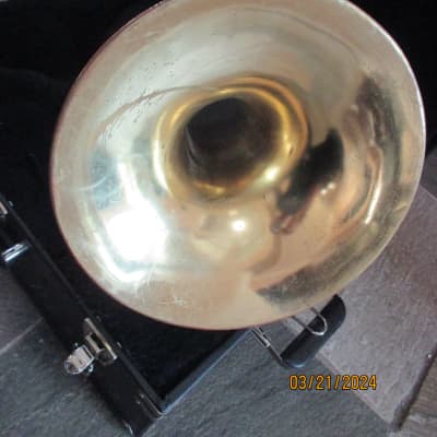 Bach B1105 Mellophone,  with case and mouthpiece,  Gold. Made in USA image 10