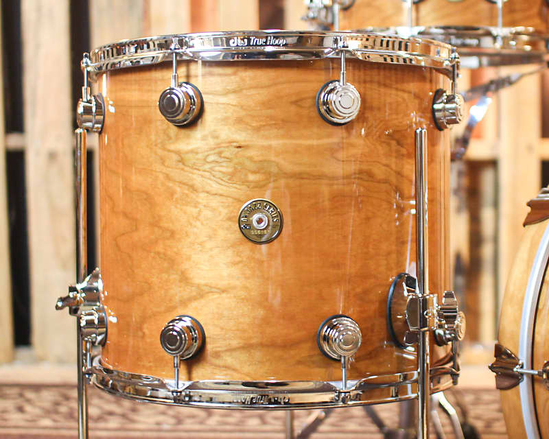 ロイヤル　ド　シャンパーニュ　サックス　オブジェ DW Collector's Natural Lacquer over Cherry/Gum Jazz Drum Set