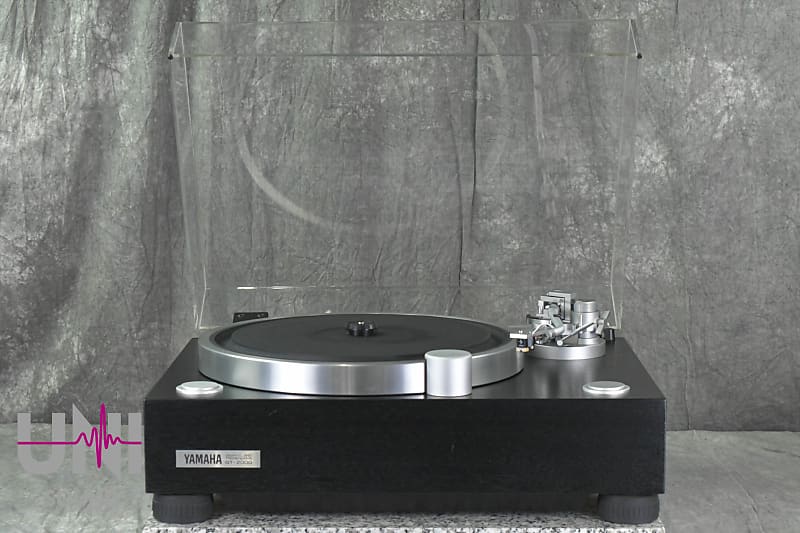 YAMAHA GT-2000 Direct Drive Record Turntable In Very Good Condition  			
