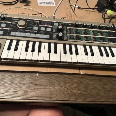 Korg MicroKORG 37-Key Synthesizer/Vocoder 2002 - 2019 - Silver