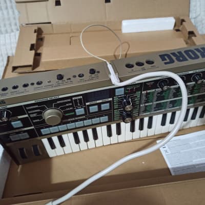 Korg MicroKORG 37-Key Synthesizer/Vocoder 2002 - 2019 - Silver