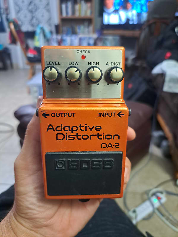 Boss DA-2 Adaptive Distortion