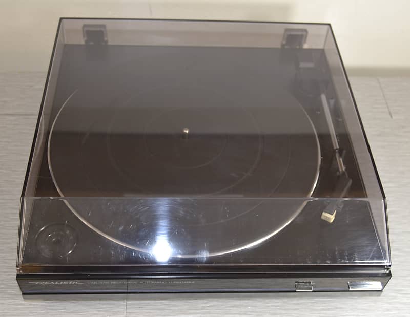 Realistic LAB340 Belt Drive Turntable  			