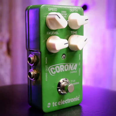 TC Electronic Corona Chorus 2011 - Present - Green image 1