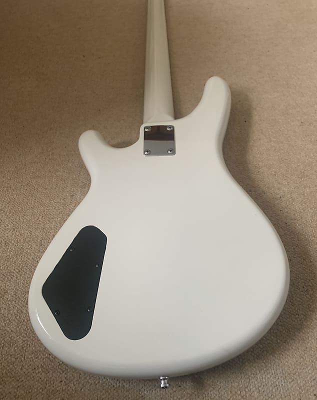 YAMAHA MOTION エレキベース ホワイト JAPAN ホビー・楽器・アート YAMAHA MOTION エレキベース ホワイト