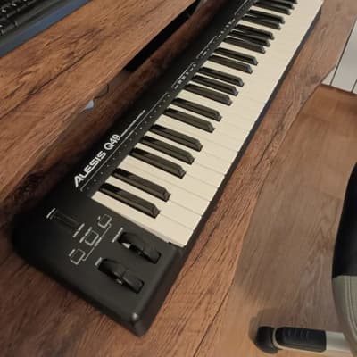 Teclado midi Alesis Q49