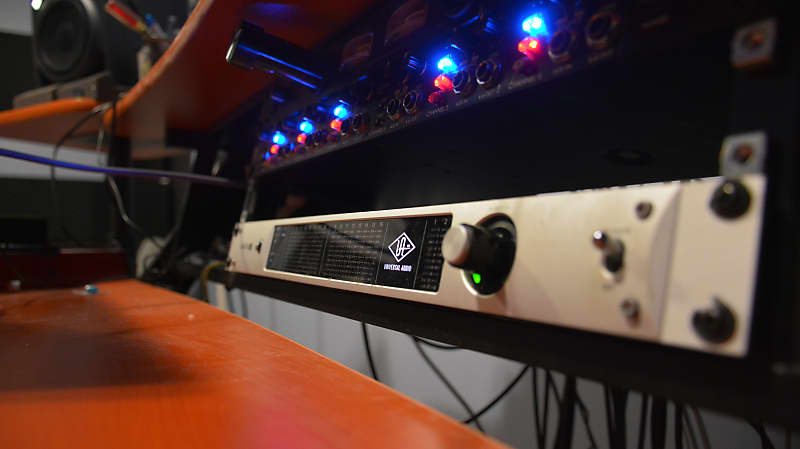 Universal Audio Apollo 16 Quad Silver Thunderbolt | Reverb
