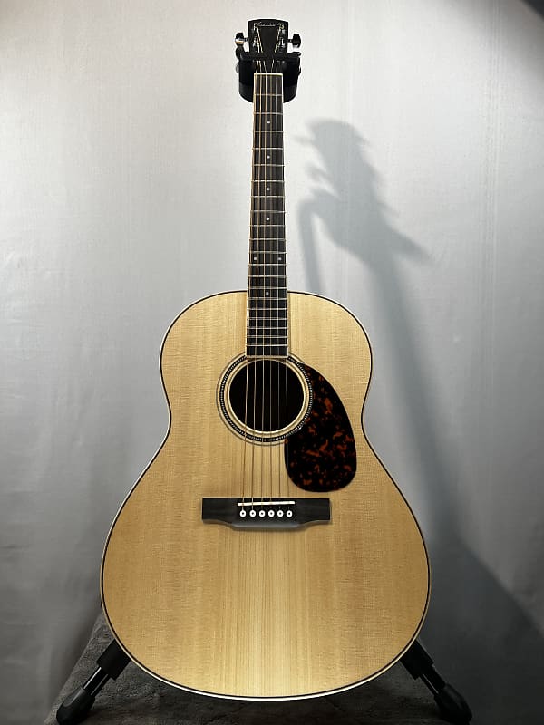 Larrivee L-03RE - Recording Series Acoustic/Electric Guitar