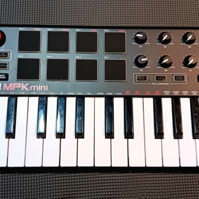 Akai MPK Mini MKII 25-Key MIDI Controller 2014 - Present - Black with Black Keys