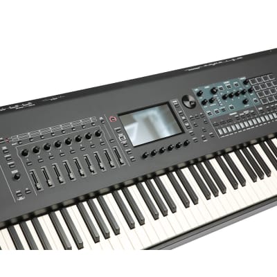 Roland Fantom 8 88-Key Music Workstation Keyboard - Used image 3