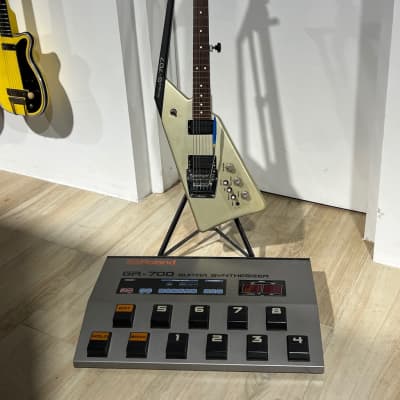 Roland GR-707 Synth Guitar & Module 1985 - really cool Silver Metallic G-707 Synth Axe  w/matching GR-700 Module.