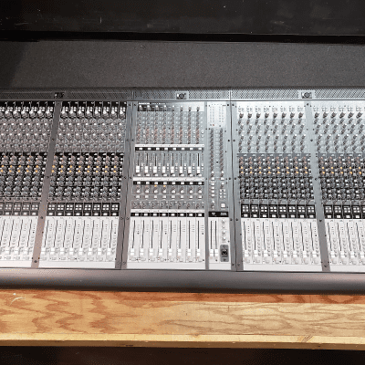 Mackie Onyx 3280 32-Channel 8-Bus Live Sound Reinforcement Console
