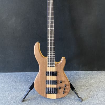Dean Edge Select  5 String  Bass Walnut Satin  Natural  New! image 2