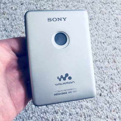 Sony WM-EX621 Walkman Cassette Player, Beautiful Silver Shape ! Tested & Working ! image 6