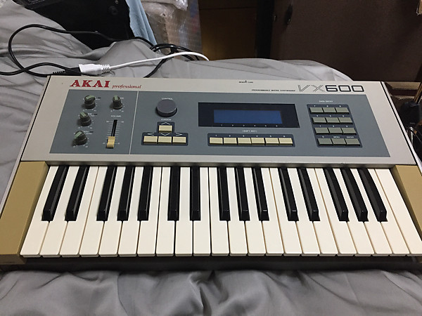 値下げ Akai VX600 アナログ６ポリシンセ 美品 Akai VX600 Synthesizer Demo [no talking] - YouTube