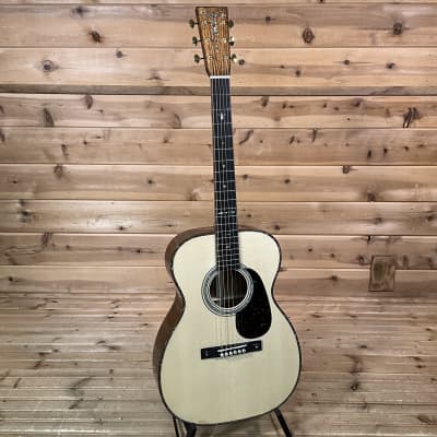 Martin Custom Shop 00 Italian Spruce/Guatemalan Rosewood Acoustic Guitar - Natural image 2
