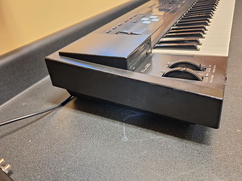 Casio Dygital Sampling Synthesizer Keyboard FZ-1 USED