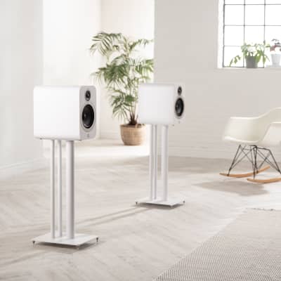two Q Acoustics 3030i bookshelf speakers in WHITE, open box condition image 3