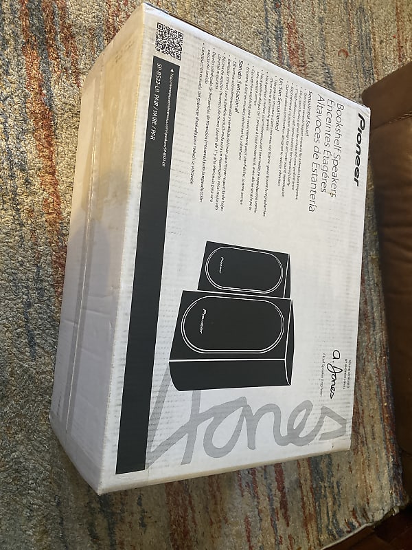 Pioneer bookshelf speakers pair Sp-BS22-LR  			