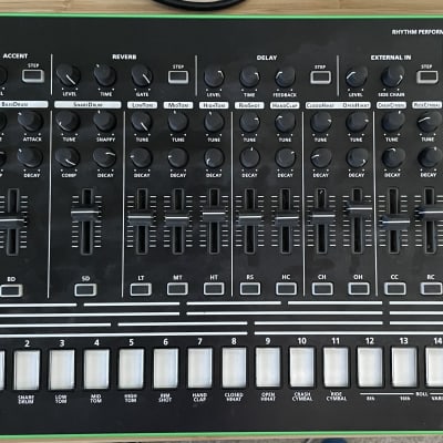 Roland AIRA TR-8 Rhythm Performer