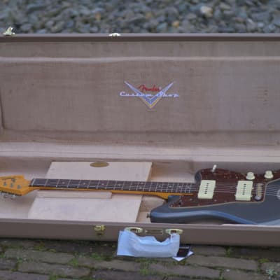Fender Custom Shop '66 Jazzmaster Journeyman Relic - Charcoal frost Metallic Over Chocolate 3-Tone Sunburst image 18