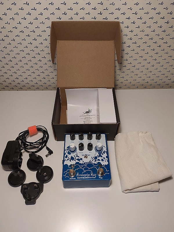 EarthQuaker Devices Avalanche Run Stereo Reverb & Delay with Tap Tempo V2