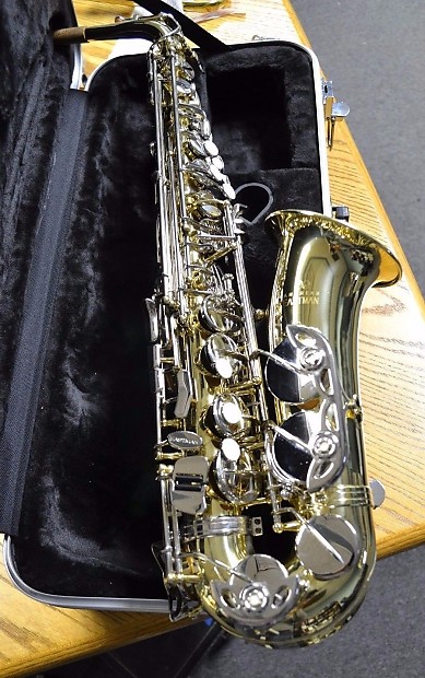 MINT Andreas Eastman EAS240 Student Alto Saxophone Gold